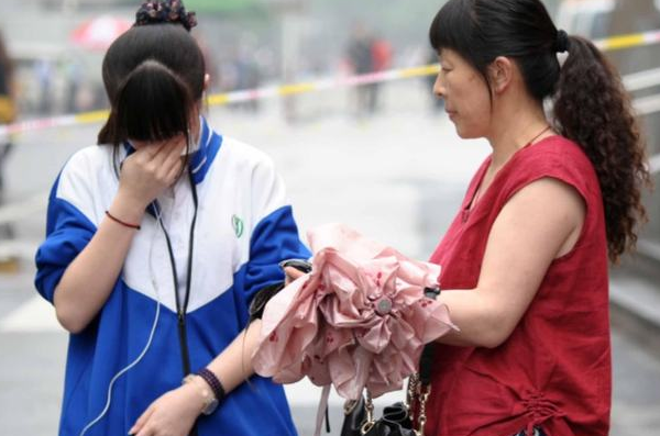 初中生髮型新規定，男生看起來少年感十足，女生看後很難接受