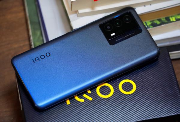 年底想換新機推薦這幾款，買給長輩晚輩都喜歡