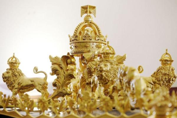 英女王的黃金馬車,加名貴寶石的點綴,比任何豪車都霸氣有歷史感 英女王的黃金馬車,加名貴寶石的點綴,比任何豪車都霸氣有歷史感