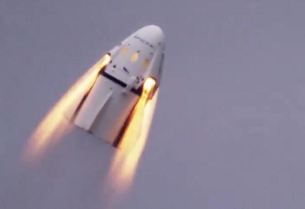 神十二飛船降落適應更牛!美龍飛船返回地球,玻璃穹頂舷窗絕美 神十二飛船降落適應更牛!美龍飛船返回地球,玻璃穹頂舷窗絕美