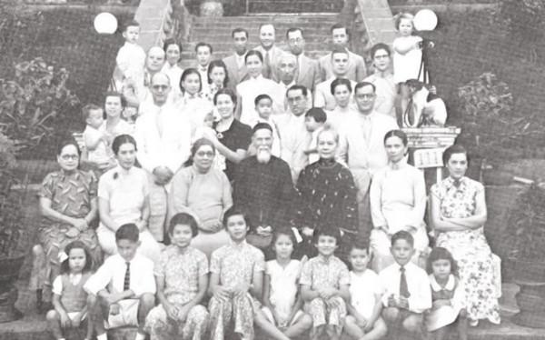 嫁給首富一直無子，麥秀英勸說表妹當妾，表妹連生10子成平妻