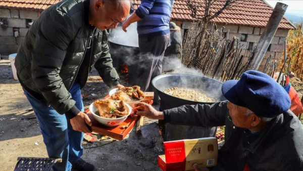 農村“冷宴”越來越多，以前人到禮到，現在人不到禮也不到，為啥