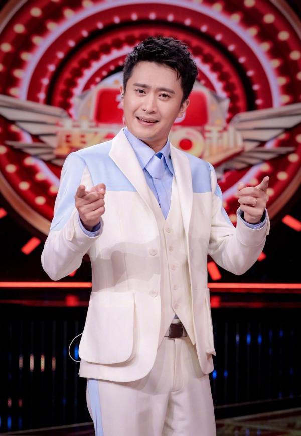 央視主持人楊帆：一家四口其樂融融，就是大女兒讓我“頭痛”