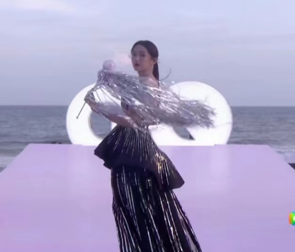 這屆紅毯熱鬧了!新仇舊愛齊聚,何穗槓上baby,鄧倫難忘金晨? 這屆紅毯熱鬧了!新仇舊愛齊聚,何穗槓上baby,鄧倫難忘金晨?