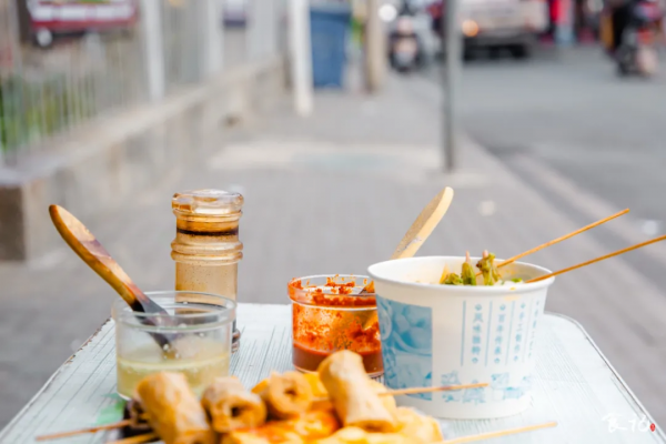 回憶殺！晨光小學對面不到10m²的麻辣燙，竟然開了24年