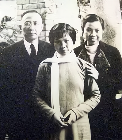 郭沫若用4字罵魯迅，魯迅加1字回懟，道出了郭沫若一生