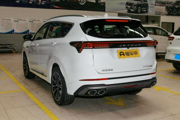 捷途X70定位中型SUV,寬1900毫米,中網輪廓方正,造型穩重 捷途X70定位中型SUV,寬1900毫米,中網輪廓方正,造型穩重