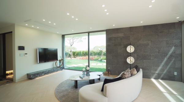 韓國的別墅裝修，200㎡外看現代大氣，內部“簡裝”還沒庭院費錢