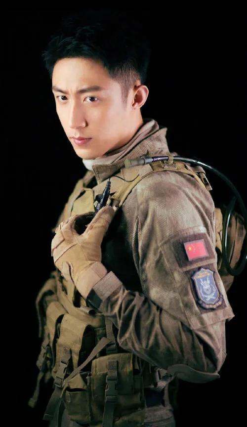 六位“硬漢”接班人,個個陽剛之氣十足,不再油頭粉面,濃妝淡抹 六位“硬漢”接班人,個個陽剛之氣十足,不再油頭粉面,濃妝淡抹