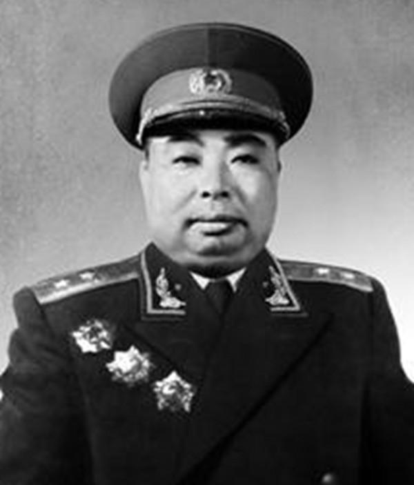 他曾擔任空軍技術部副部長，43歲授大校，49歲升少將，55歲自殺