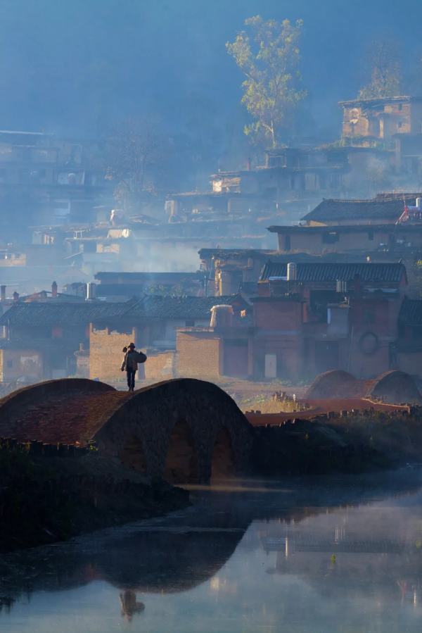 紅河秘境古村 數百間土掌房猶如城堡