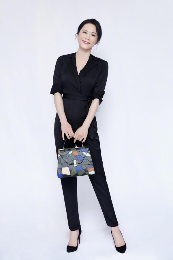 50歲的俞飛鴻，越來越有女人味