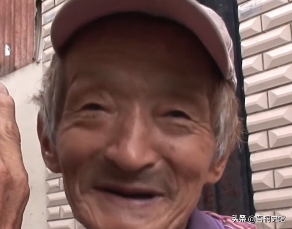 韓國40歲的奇葩兒子，一生啃老迫使75歲父親撿垃圾，一年撿150噸