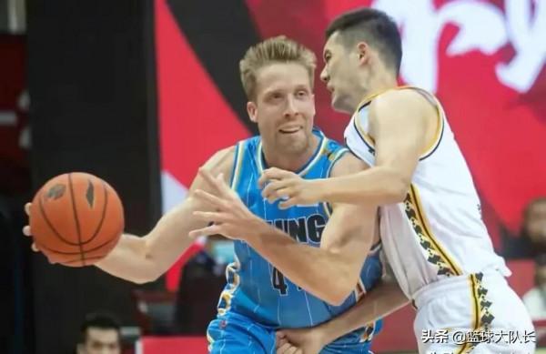 CBA4訊息！北京新外援歸隊，周琦新年戰告負，北控無奈提拔新人