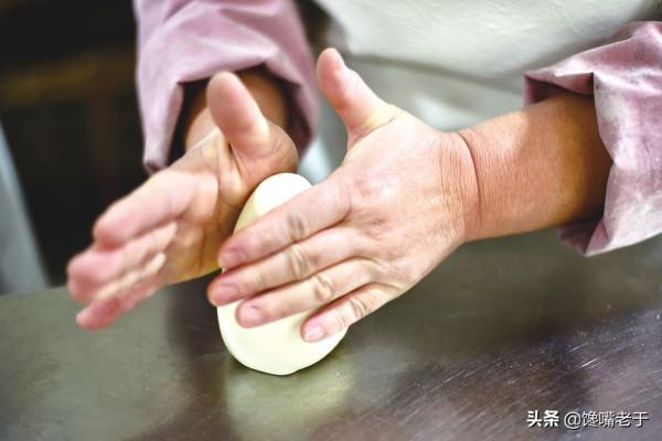 蒸饅頭和包子，切記要“三次醒發”，不然出鍋後死皮、塌陷還難吃