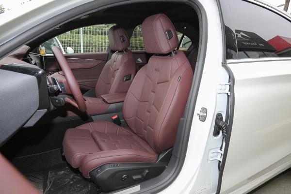 被冷落的豪華車DS9，軸距2895mm，標配愛信8AT，究竟輸在了哪裡？