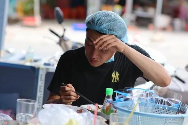 2021,越南普通老百姓的眾生相:失業,潦倒,返鄉,迷茫 2021,越南普通老百姓的眾生相:失業,潦倒,返鄉,迷茫