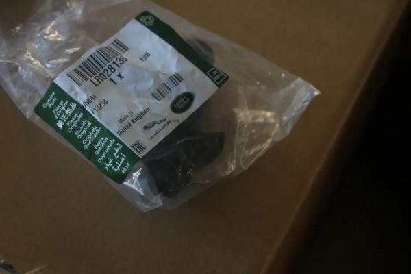 翻新一輛“破爛不堪”的路虎攬勝，匠心修復，滿血復活變新車