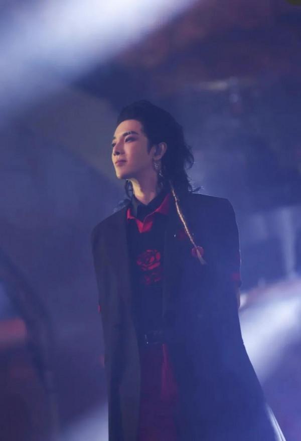 來自火星的華晨宇,這是屬於火的王吧!你確定不愛? 來自火星的華晨宇,這是屬於火的王吧!你確定不愛?