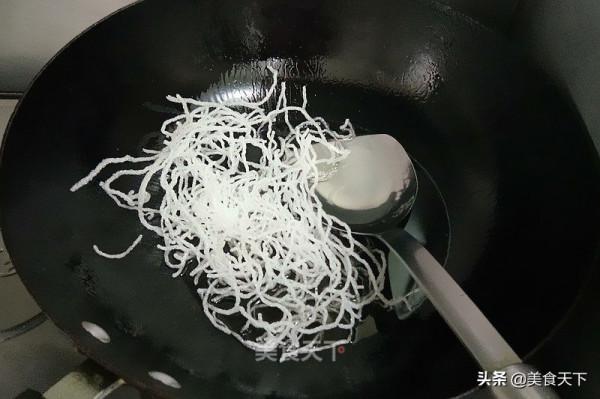 這樣的餡餅你喜歡嗎?皮薄餡多,用料十足!一口下去滿嘴留香 這樣的餡餅你喜歡嗎?皮薄餡多,用料十足!一口下去滿嘴留香