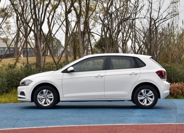 女白領們的最愛，省油耐用好停車，才9萬多的自動擋，帶你看polo