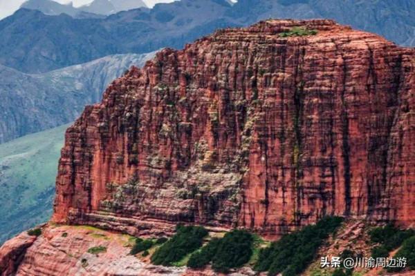 四川又一個“稻城亞丁”，目前還少有人知道，藏在318旁邊