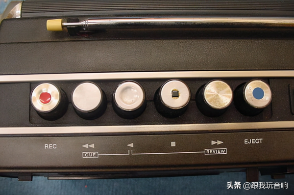 索尼 SONY CF-1700單卡帶行動式收錄機音響 索尼 SONY CF-1700單卡帶行動式收錄機音響