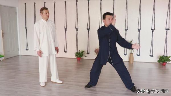 太極雙手正面纏絲——雲手防身技擊法魅力呈現，跟著師傅來練練吧