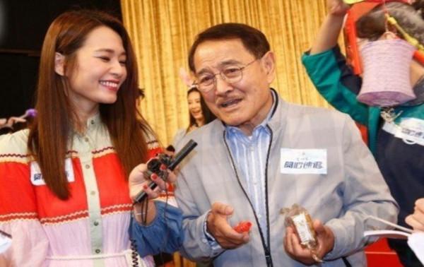 劉丹透露7歲小糯米近況,楊冪劉愷威忙於工作,奶奶陪她過中秋 劉丹透露7歲小糯米近況,楊冪劉愷威忙於工作,奶奶陪她過中秋