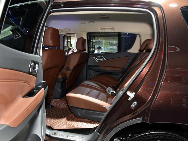 搭配6AT&plus;四驅，與日產途達同級，動力極強的SUV，實拍mu-X牧遊俠