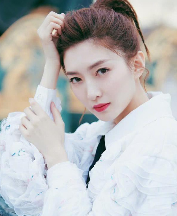 明星為拍美照太拼了,高圓圓跪地上,楊冪用吹風機,我只服張一山 明星為拍美照太拼了,高圓圓跪地上,楊冪用吹風機,我只服張一山