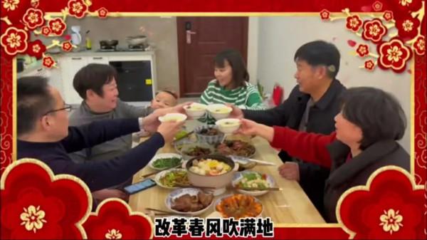 這孩子長得好，DNA的費用都省了，小熊功勞不小