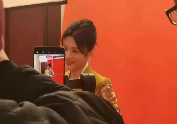 52歲周濤終於迴歸春晚舞臺!參加山東春晚彩排,穿國風禮服太絕美 52歲周濤終於迴歸春晚舞臺!參加山東春晚彩排,穿國風禮服太絕美