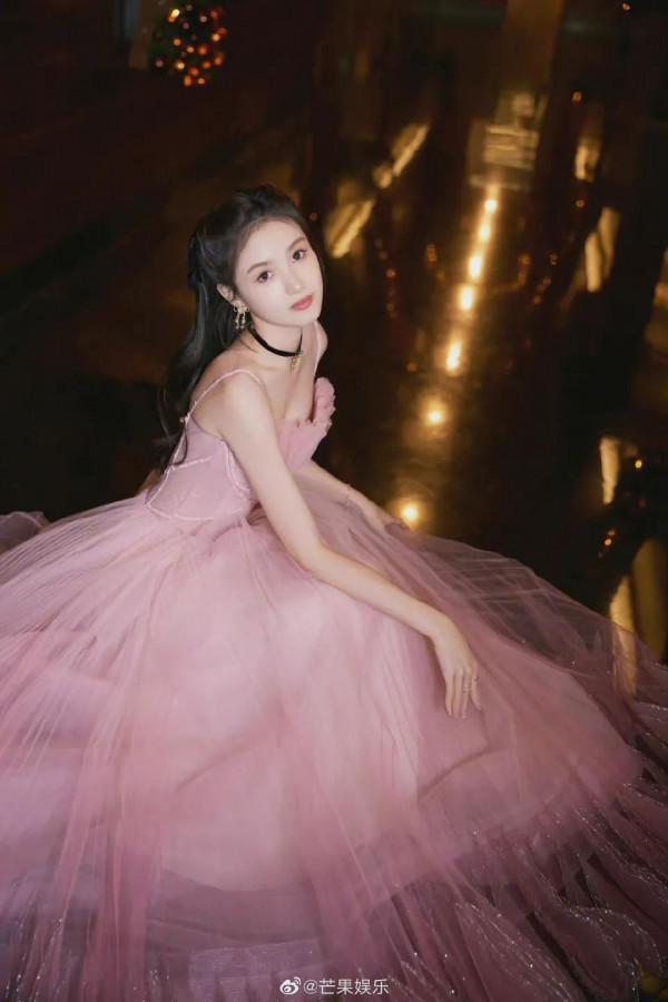 鳳凰網時尚之選：陳數、許佳琪、李若彤、尼坤、袁冰妍、INTO1