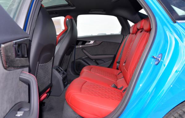 不到五十萬,六缸機的滿足感,3.0T加8AT,百公里加速只要4.7秒 不到五十萬,六缸機的滿足感,3.0T加8AT,百公里加速只要4.7秒