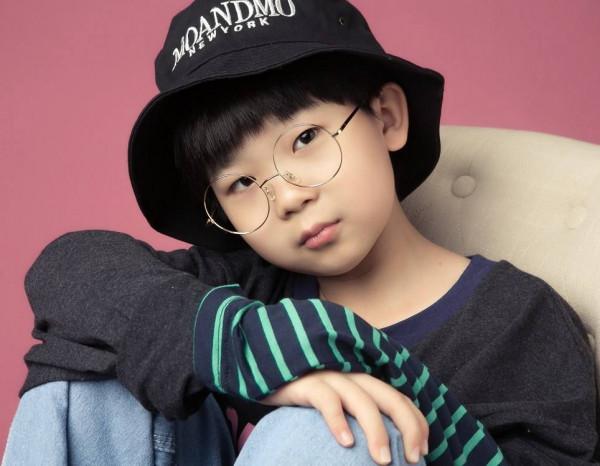 被當成搖錢樹的童星,鄧鳴賀去世時僅9歲,紀寶如被家人囚禁 被當成搖錢樹的童星,鄧鳴賀去世時僅9歲,紀寶如被家人囚禁