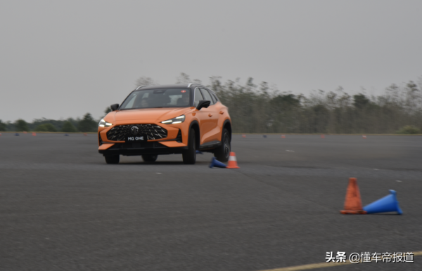 新車｜駕駛質感細膩，為年輕使用者而來！場地試駕名爵MG ONE