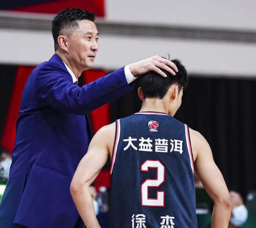 粵晉賽後！杜鋒批年輕球員+2傷員情況，徐傑不滿4點，楊學增贊3點