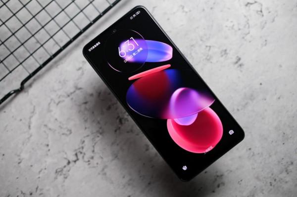 買對不買貴，2022年這三款手機最值得購買，價效比超高絕對不吃虧