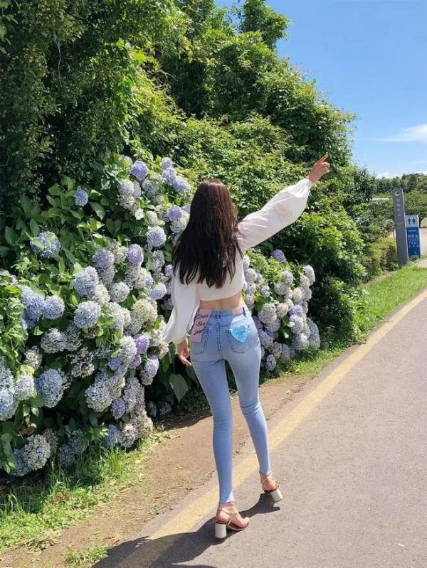 牛仔褲剛出現的時候，其款式為什麼是很寬鬆的呢？