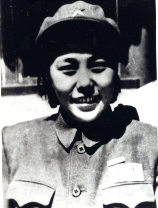 賀龍第四任妻子蹇先任，帶著剛出生18天女兒走長征，離婚後獨居