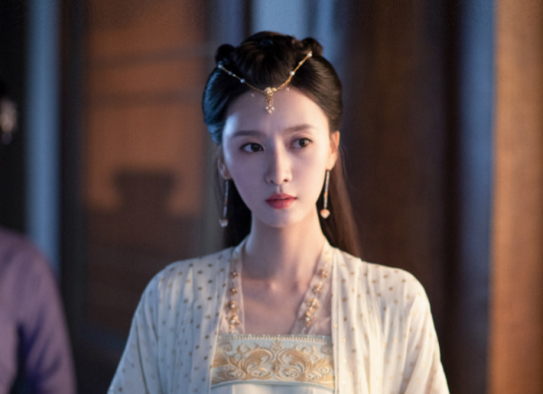 歷時11天，《嘉南傳》終於反超《突圍》，鞠婧禕的古偶為何強勢？