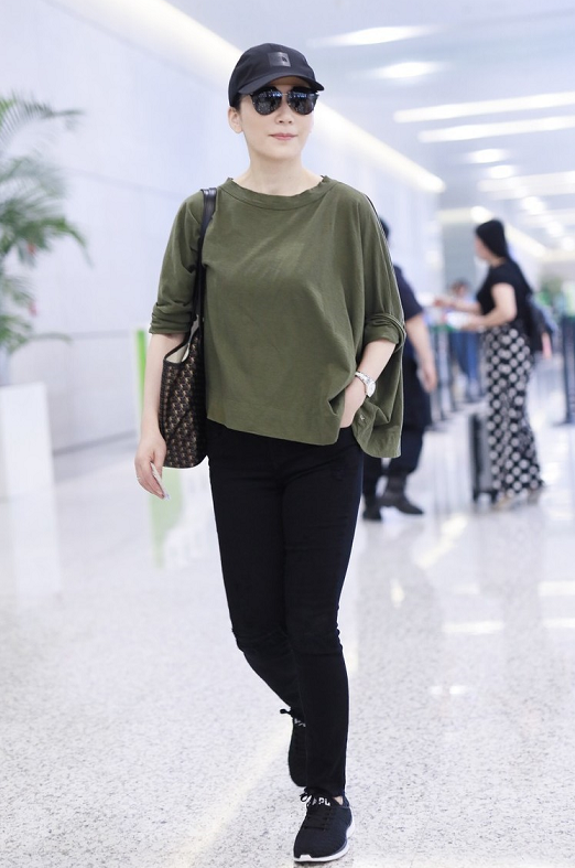 俞飛鴻“原裝臉”真耐看,普通的打扮都這麼高階,氣質真沒得挑 俞飛鴻“原裝臉”真耐看,普通的打扮都這麼高階,氣質真沒得挑