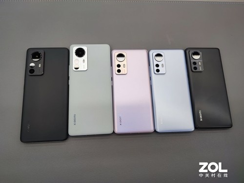 連夜蹲點小米之家，只為拍到小米12上手圖賞