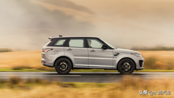 4.5s破百！車載冰箱已安排？路虎攬勝運動版SVR巔峰典藏版上市