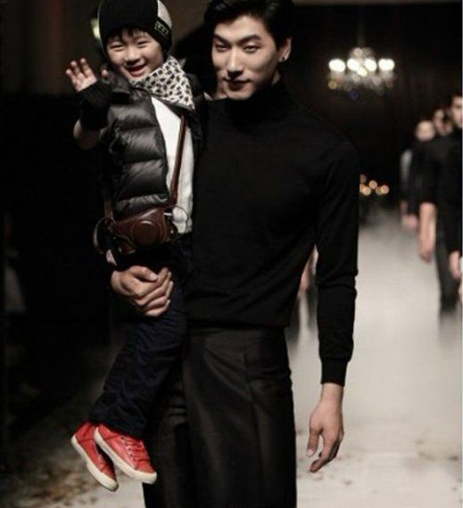 長相浪費基因？這些星二代，明明跟父母共用一張臉