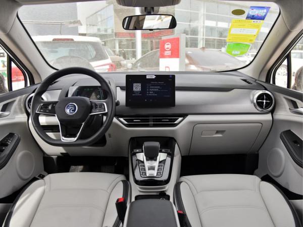 電池安全還省錢，小巧好停車，401km續航代步SUV，實拍元Pro