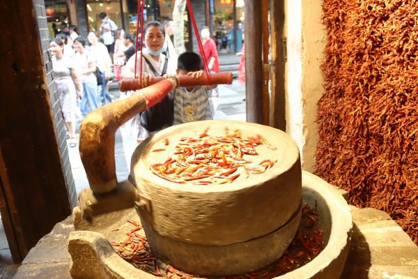 成都寬窄巷子游客爆滿 成都寬窄巷子游客爆滿