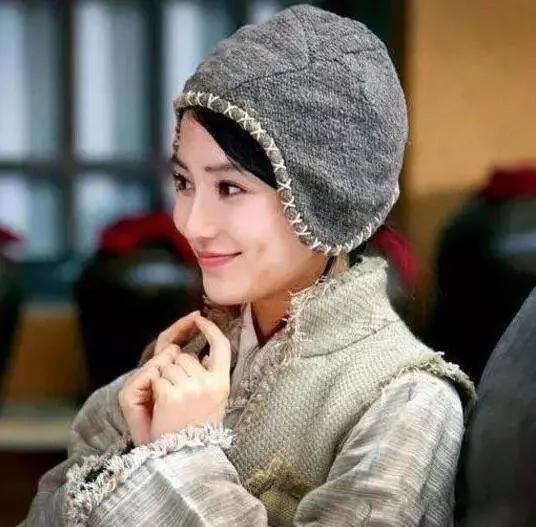 女明星演乞丐，楊穎不走心，楊超越太醜，看到劉亦菲披個麻袋也美