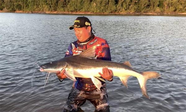 男人為了釣魚能有多瘋狂?在海上漂了10年,解鎖上千魚種成就 男人為了釣魚能有多瘋狂?在海上漂了10年,解鎖上千魚種成就